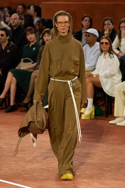 Look 10